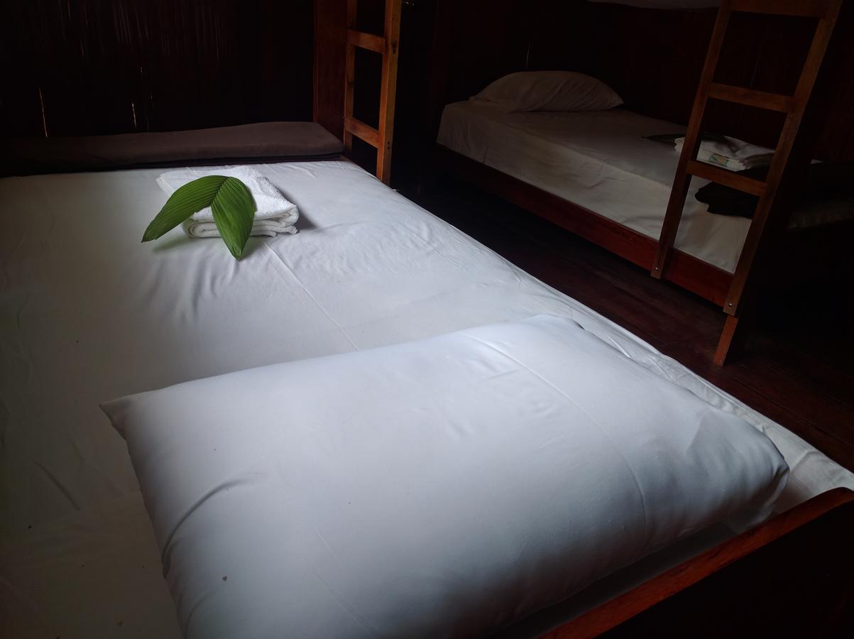 Green Forest Ecolodge Puerto Montufar Екстер'єр фото