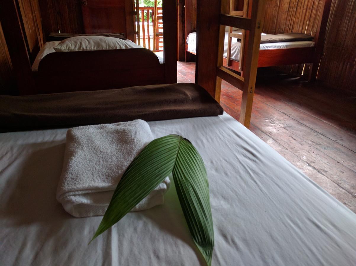 Green Forest Ecolodge Puerto Montufar Екстер'єр фото