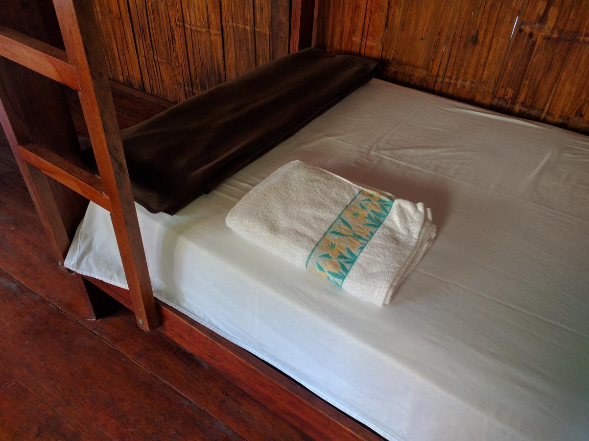 Green Forest Ecolodge Puerto Montufar Екстер'єр фото